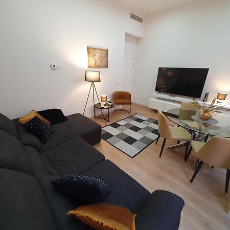 Beautiful Historic Center Apt! Málaga Exteriör bild